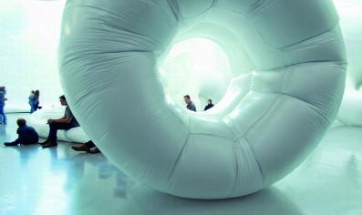 Dynamic pneumatic sculpture body